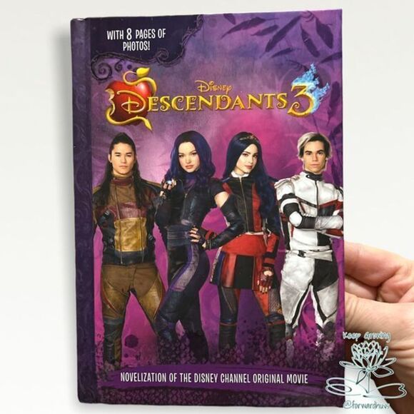 Disney’s Descendants Mal’s Spell Book & Descendants 3 - Picture 7 of 9